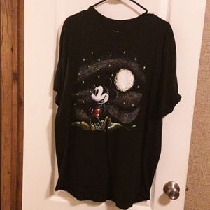 Mickey mouse moon gazing t-shirt